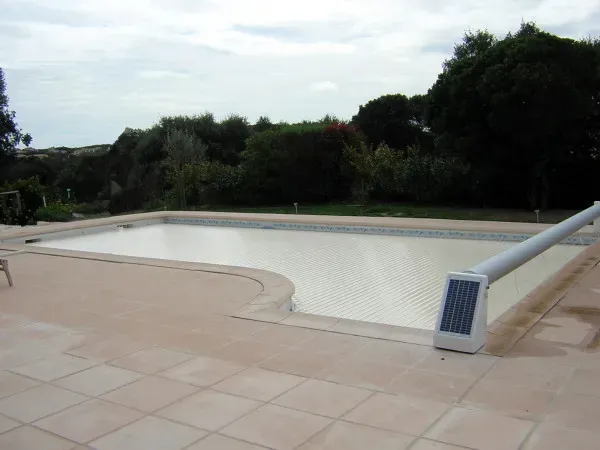 Couverture automatique hors sol solaire