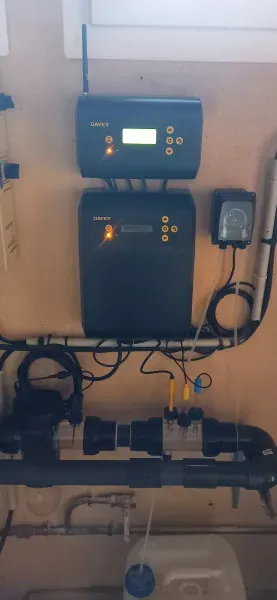 Système de traitement de l'eau automatique au selwebp